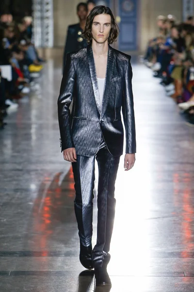 Look 50